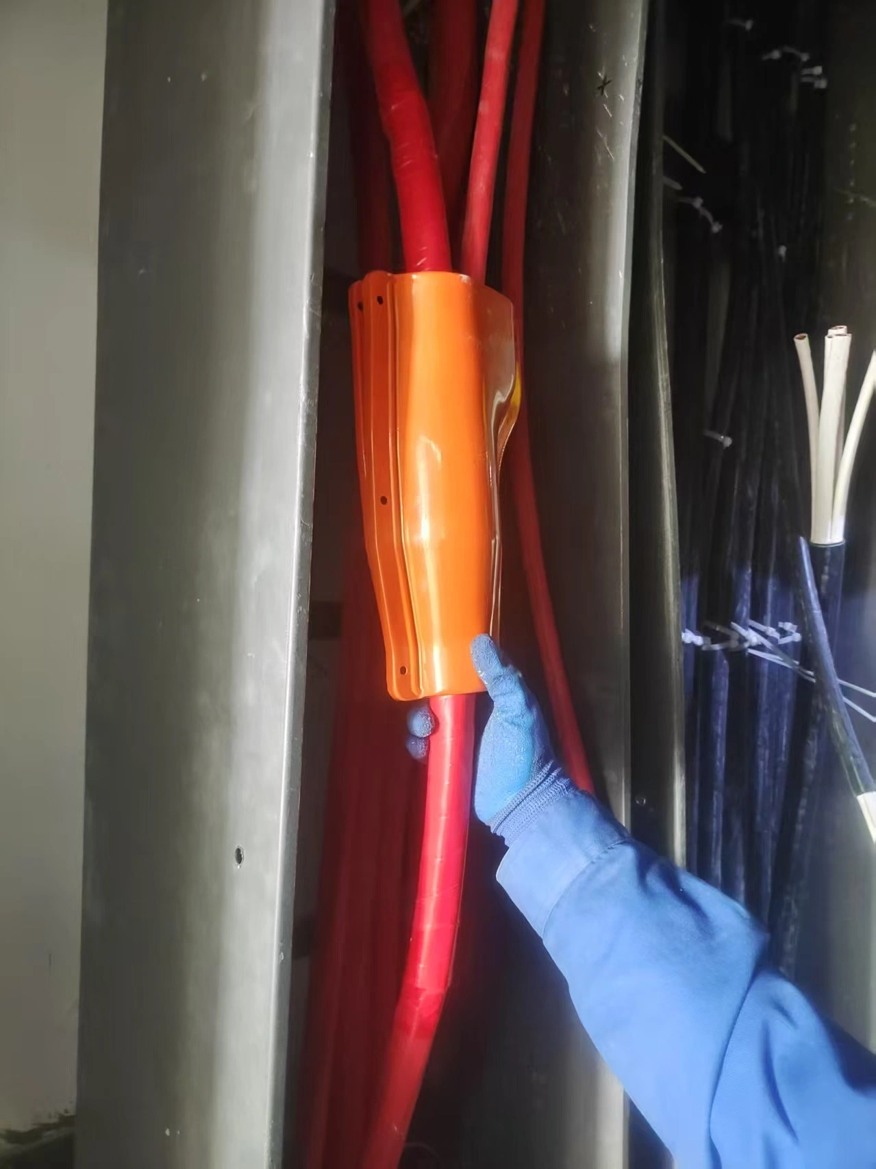 Straight-Through Cable Joints With Connectors Straight-Through Cable Joints With Connectors
